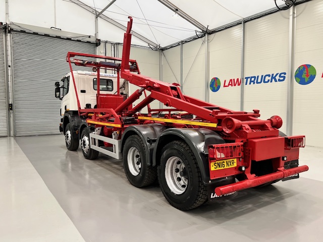 Scania P370 8×4 Rest Cab Hookloader Manual