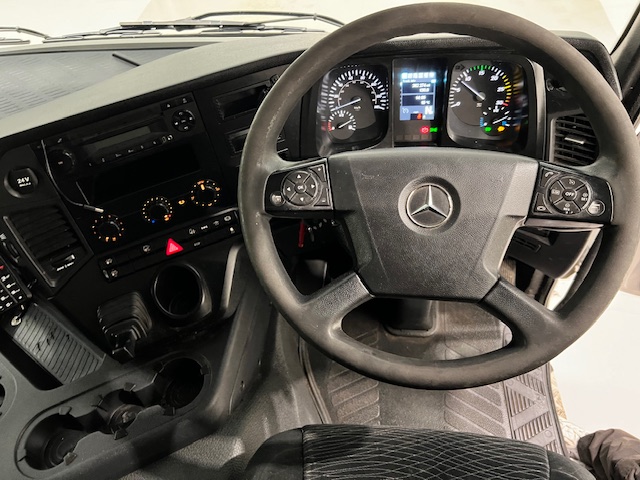 Mercedes Antos 1827 Day Cab Fridge Box
