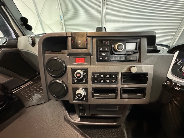 Renault T480 High 4×2 Tractor Unit