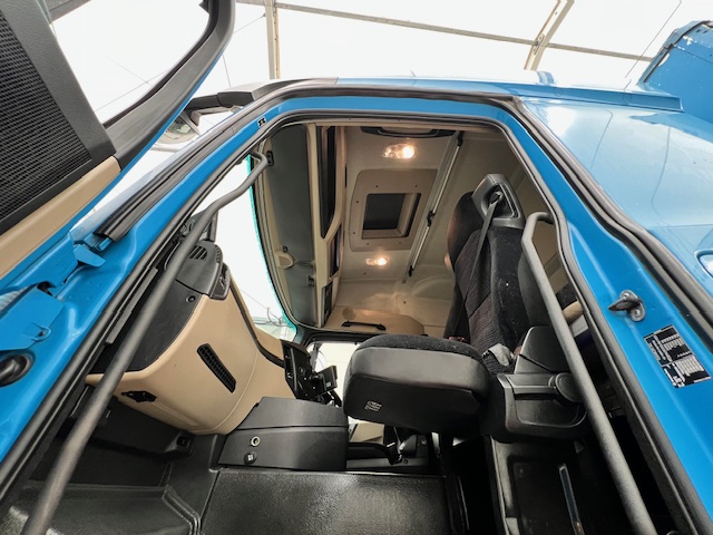 Mercedes Actros 2530 Rear Lift Sleeper Cab Curtainsider
