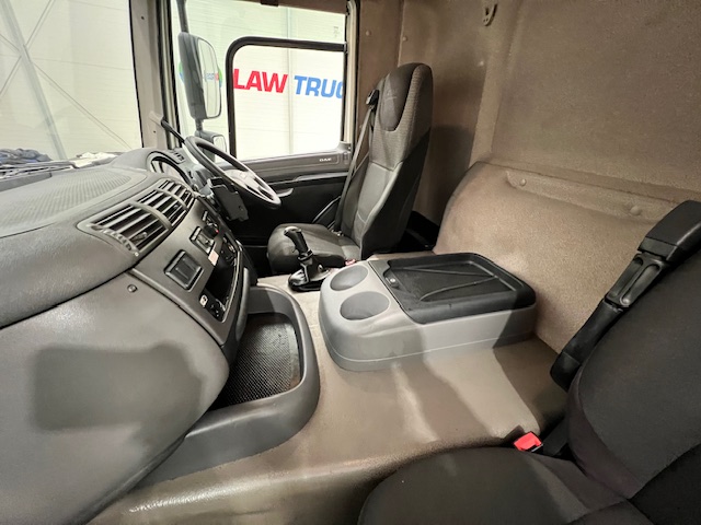 DAF CF 290 6×2 Rear Steer Fridge Box