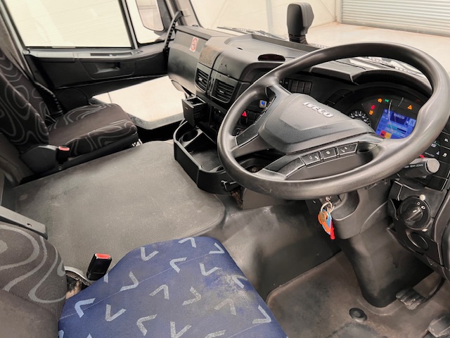 Iveco Stralis 310 AT 6×2 Box Van