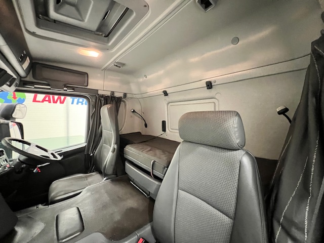 Scania P250 4×2 Sleeper Cab Fridge Box