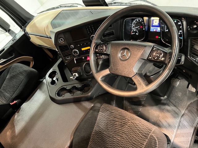 Mercedes Actros 1824 Sleeper Cab Curtainsider