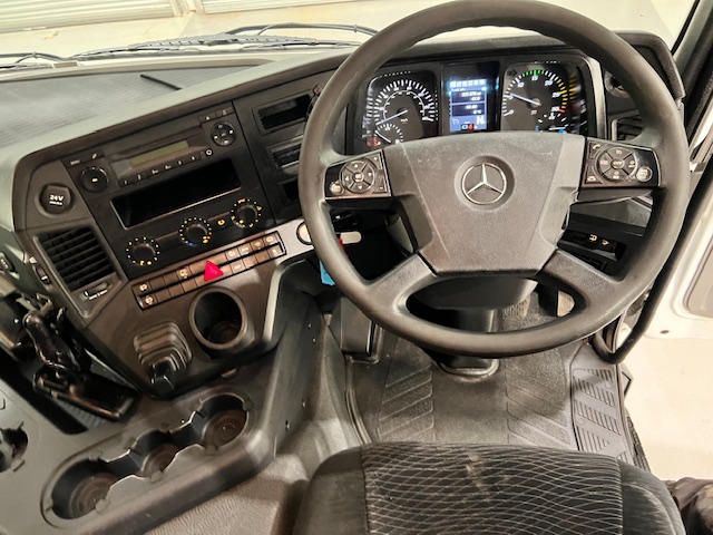 Mercedes Antos 1827 Day Cab Fridge Box