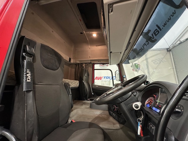 DAF CF 290 6×2 Rear Lift Sleeper Cab Curtainsider