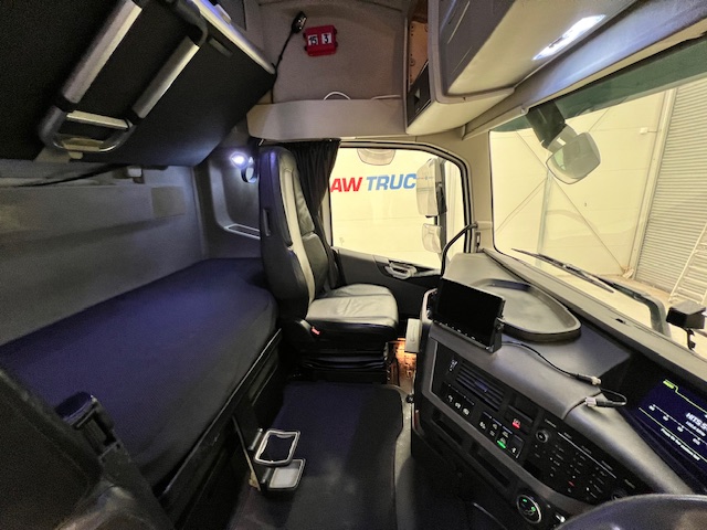 Volvo FH 500 6×2 Midlift Tractor Unit