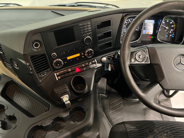 Mercedes Actros 1824 4×2 Sleeper Cab Box Van