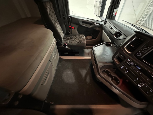 Scania R450 6×2 Midlift Highline Tractor Unit