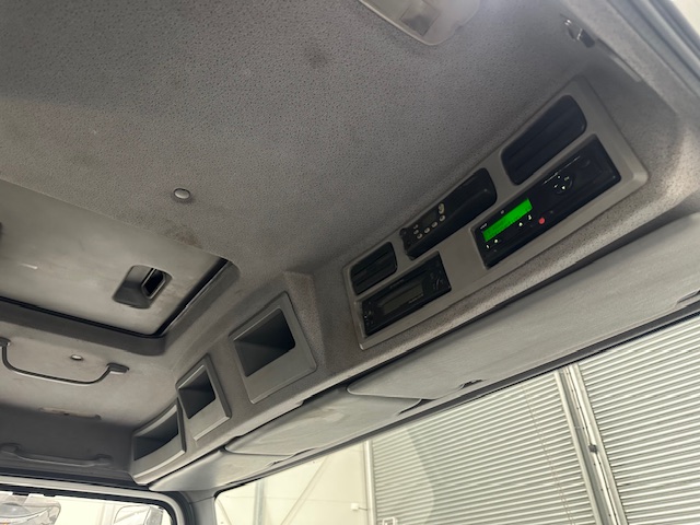 Mercedes Axor 2628 6×4 Day Cab Hookloader Gritter