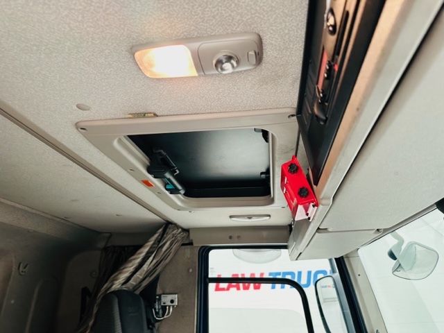 DAF CF 250 4×2 Sleeper Cab Curtainsider