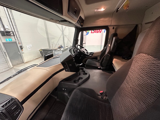 Mercedes Actros 1824 4×2 Sleeper Cab Box Van