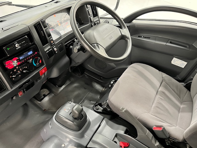 Isuzu N75.190 Day Cab Box Van
