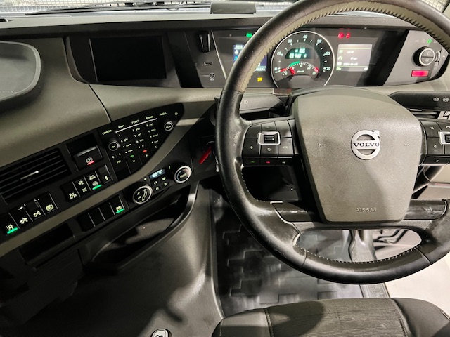 Volvo FH 500 6×2 Midlift Tractor Unit Safari Edition