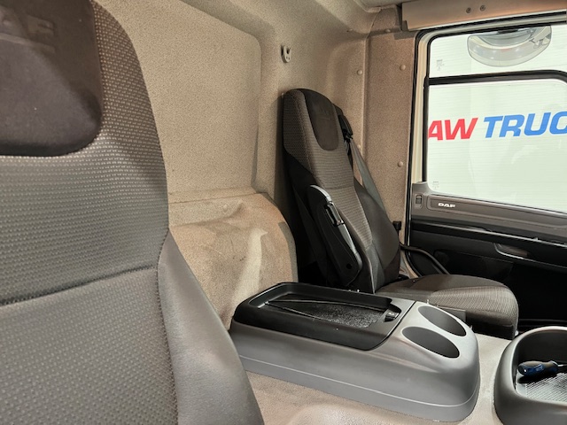 DAF CF 290 6×2 Rear Steer Fridge Box