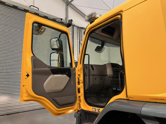 DAF LF 250 4×2 Sleeper Cab Gritter