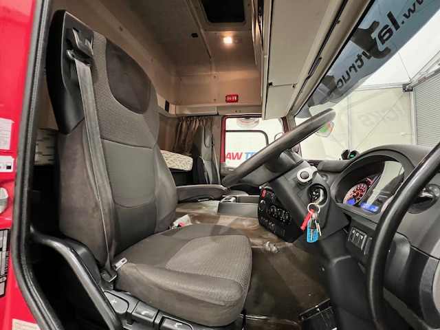 DAF CF 290 6×2 Rear Lift Sleeper Cab Curtainsider