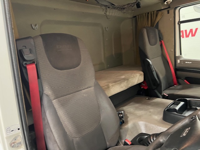 DAF CF85 360 8×4 Sleeper Cab Tipper Manual