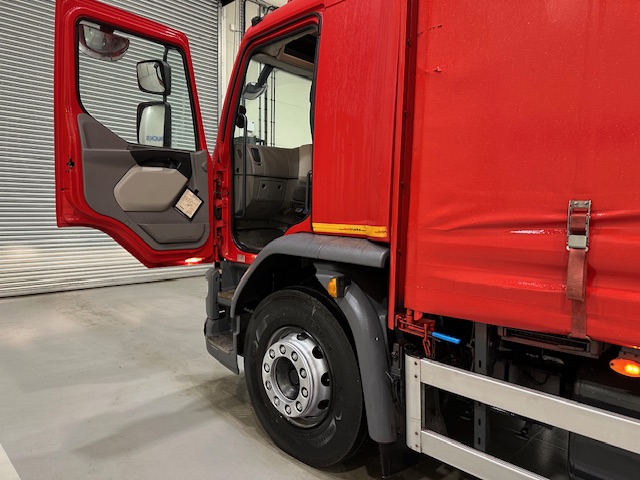 DAF LF 250 Sleeper Cab Curtainsider
