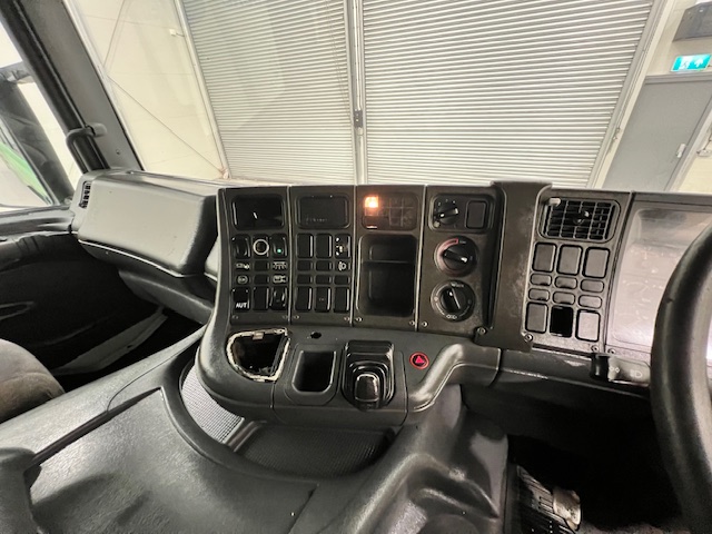Scania P94 220 4×2 Sleeper Cab Flatbed