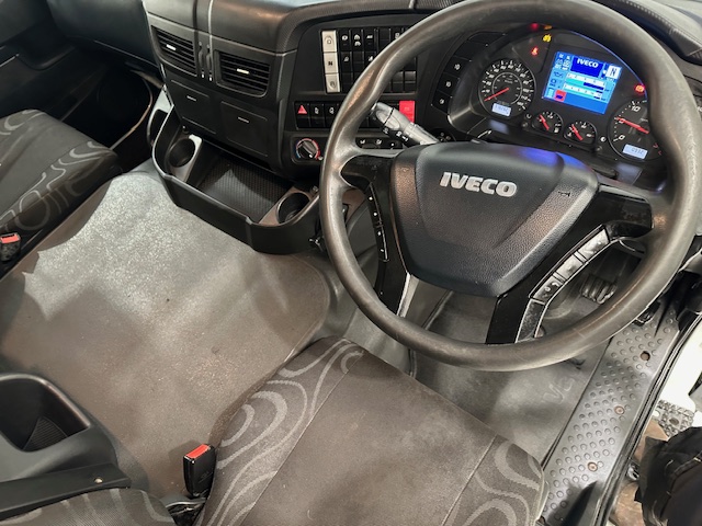 Iveco Stralis 360 6×2 Rear Steer Curtainsider
