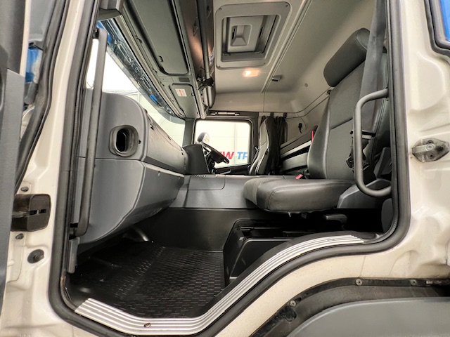 Scania P250 4×2 Sleeper Cab Fridge Box