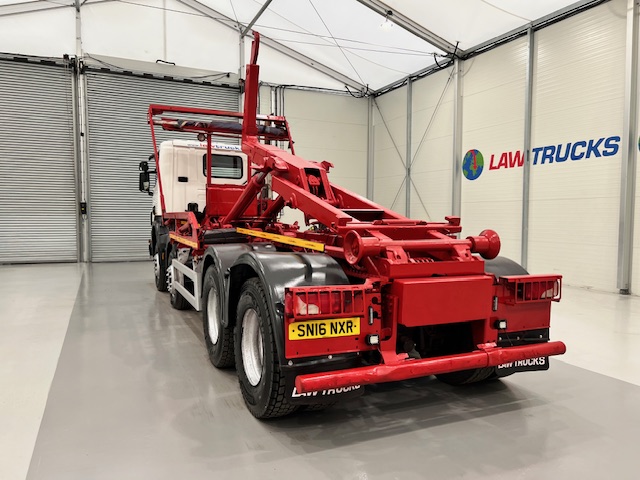 Scania P370 8×4 Rest Cab Hookloader Manual
