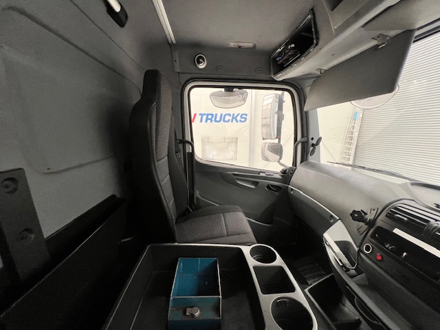 Mercedes Axor 1824 Day Cab Box Van