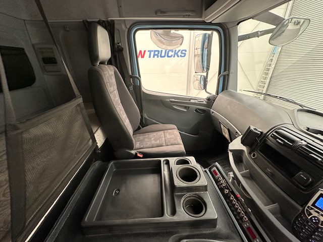 Mercedes Axor 2529 Rear Lift Sleeper Cab Box Van