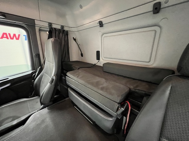 Scania P250 4×2 Sleeper Cab Fridge Box