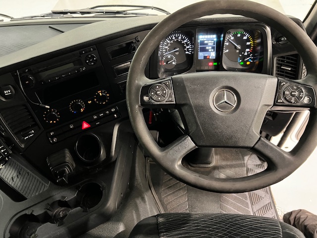 Mercedes Antos 1827 Day Cab Fridge Box