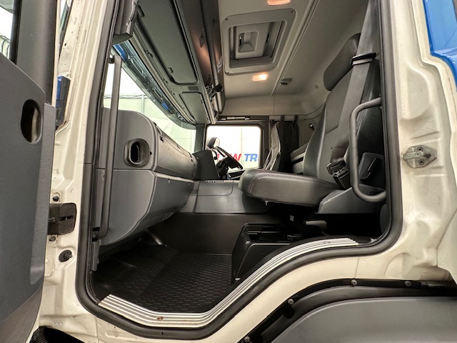 Scania P250 4×2 Sleeper Cab Fridge Box