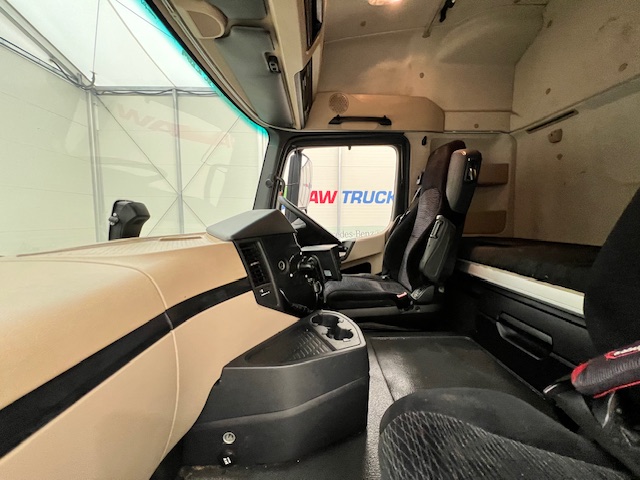 Mercedes Actros 2530 Rear Lift Sleeper Cab Curtainsider