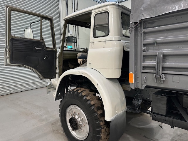Bedford MJ 330 4×4 Cargo Truck