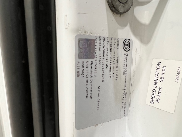 Mercedes Antos 1827 Day Cab Fridge Box