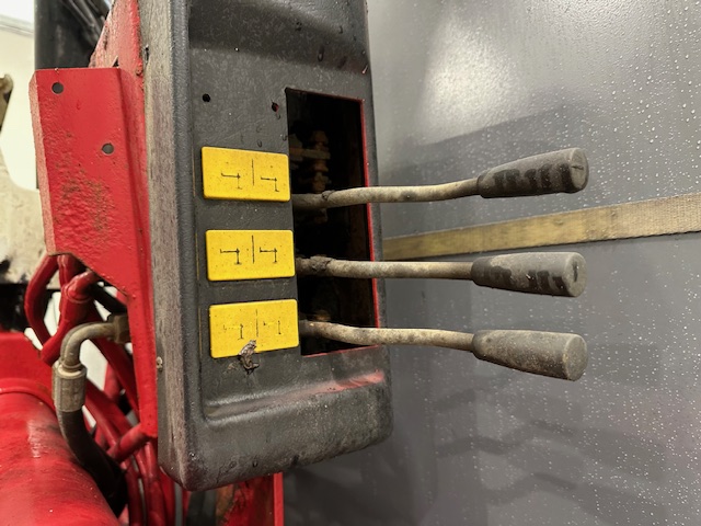 Volvo FH 440 6×2 Rear Lift Brick Grab Drawbar