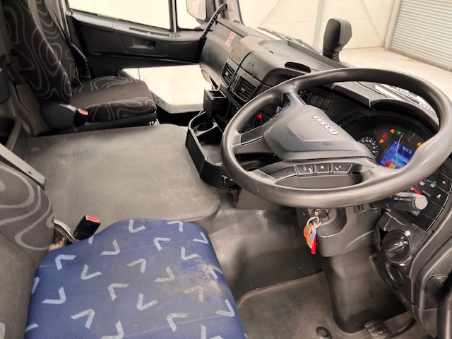 Iveco Stralis 310 AT 6×2 Box Van