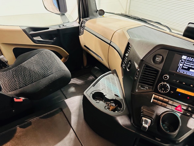 Mercedes Actros 1830 Sleeper Curtainsider Box Van
