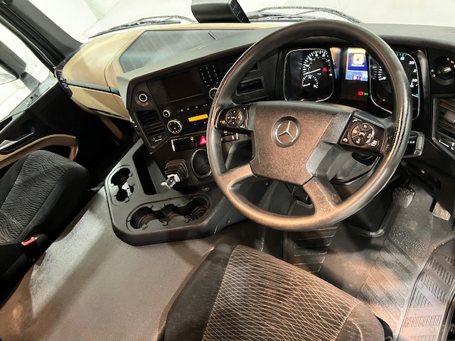 Mercedes Actros 1824 Sleeper Cab Curtainsider
