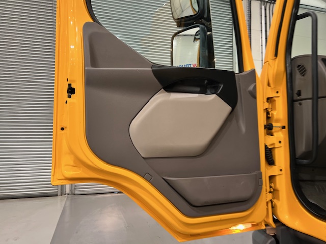 DAF LF 250 4×2 Sleeper Cab Gritter