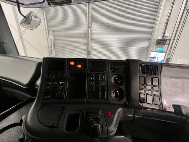 Scania R94 220 4×2 Sleeper Cab Box Van Manual