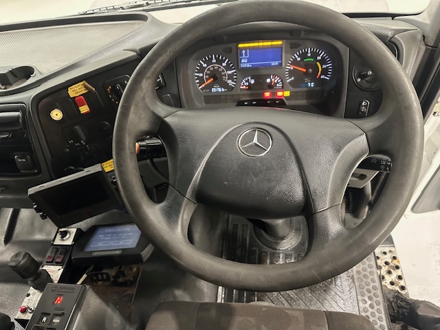 Mercedes Axor 2628 6×4 Day Cab Hookloader Gritter