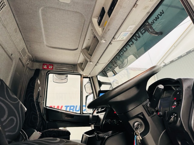 Iveco Stralis 310 Euro 6 6×2 Box Van