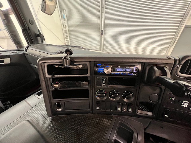 Scania P380 8×4 Day Cab Hookloader Manual