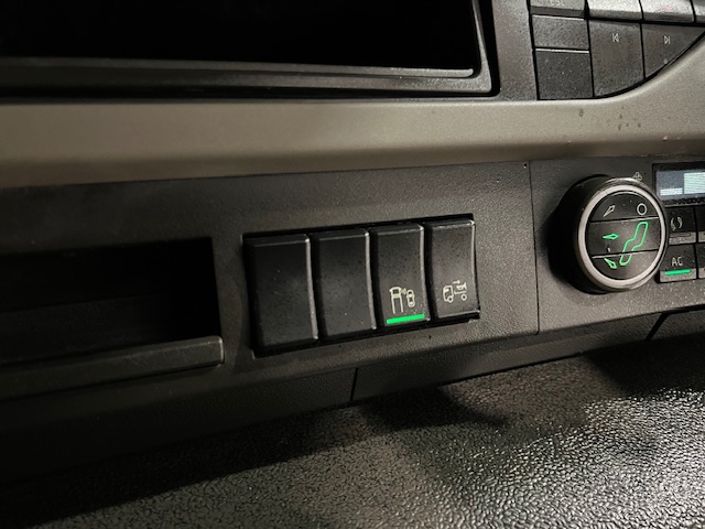 Volvo FM 450 6×2 Midlift Tractor Unit