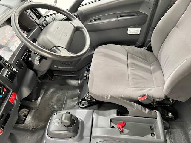 Isuzu N75.190 Day Cab Box Van