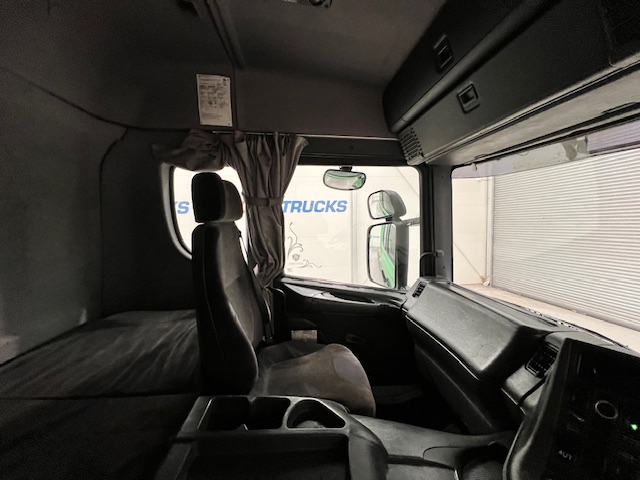 Scania P94 220 4×2 Sleeper Cab Flatbed
