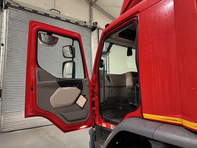 DAF LF 250 Sleeper Cab Curtainsider