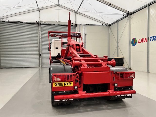 Scania P370 8×4 Rest Cab Hookloader Manual