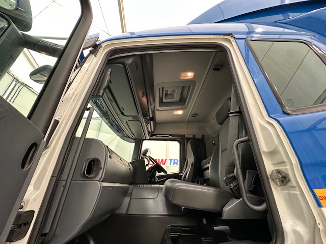 Scania P250 4×2 Sleeper Cab Fridge Box